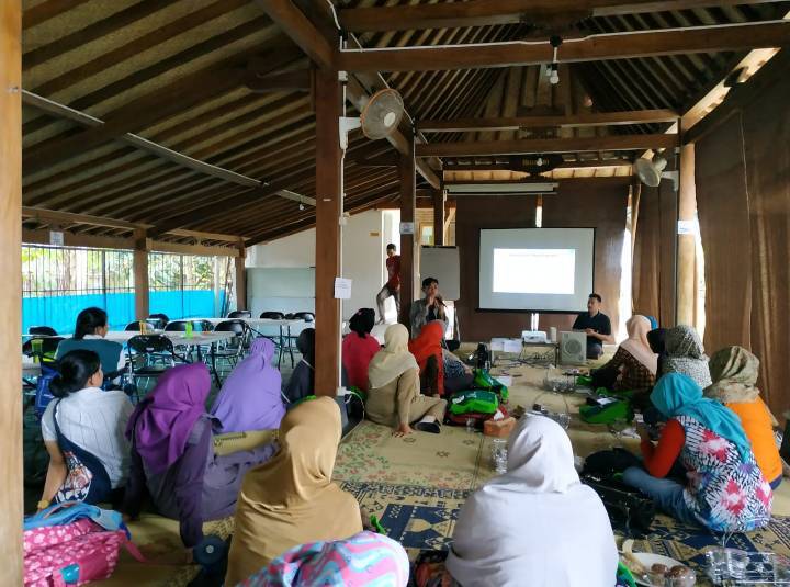Perempuan Berdaya Lindungi Diri di Media Sosial