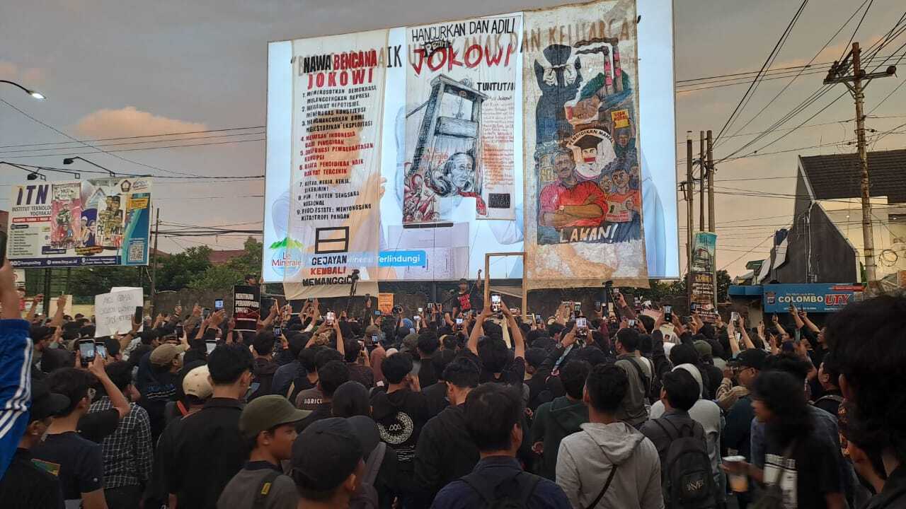 Musim Gugur Panjang Demokrasi